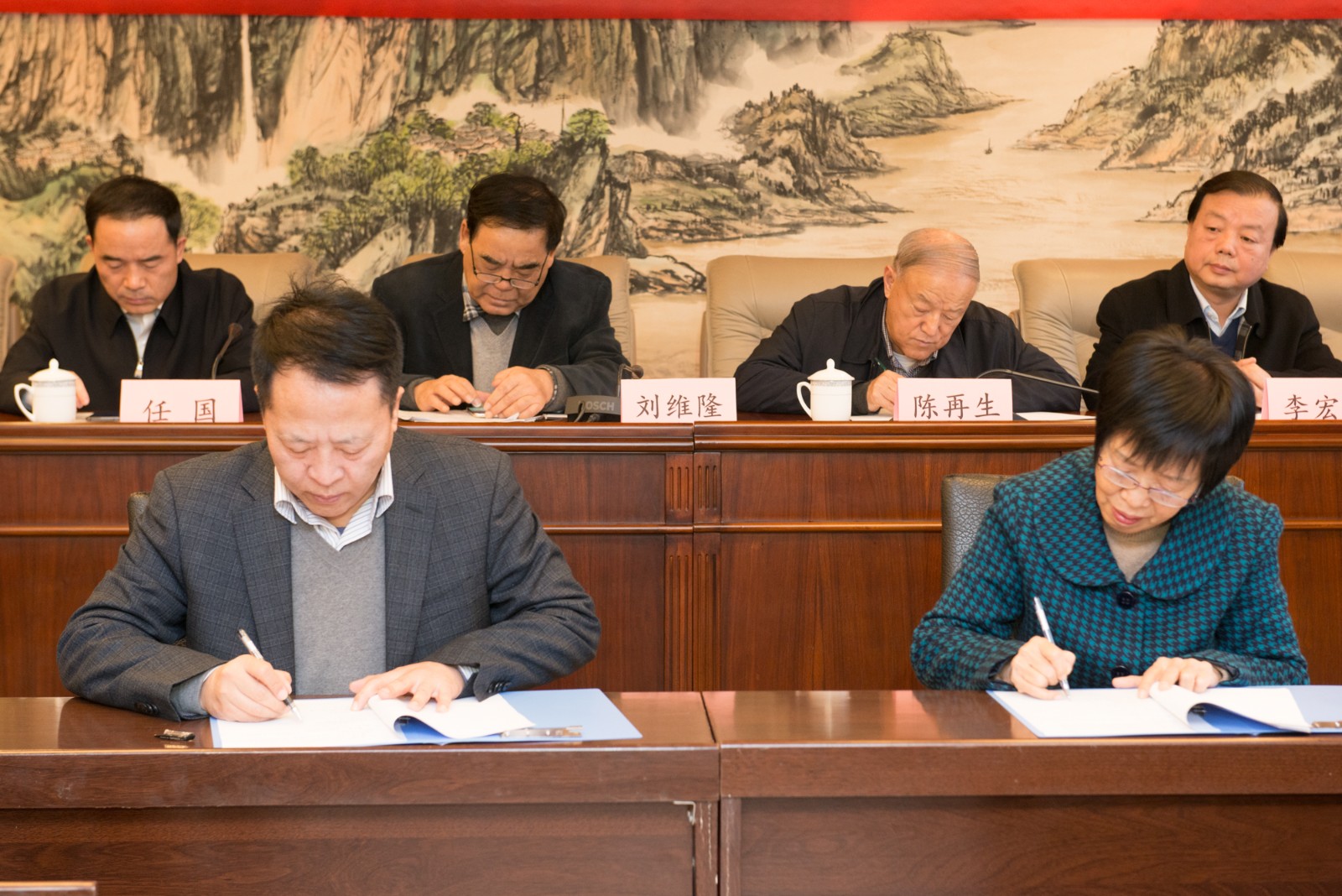 陕西J9集团集团向省慈悲协会捐赠200万元赞助公益项目 陕西J9集团集团向省慈悲协会捐赠200万元赞助公益项目