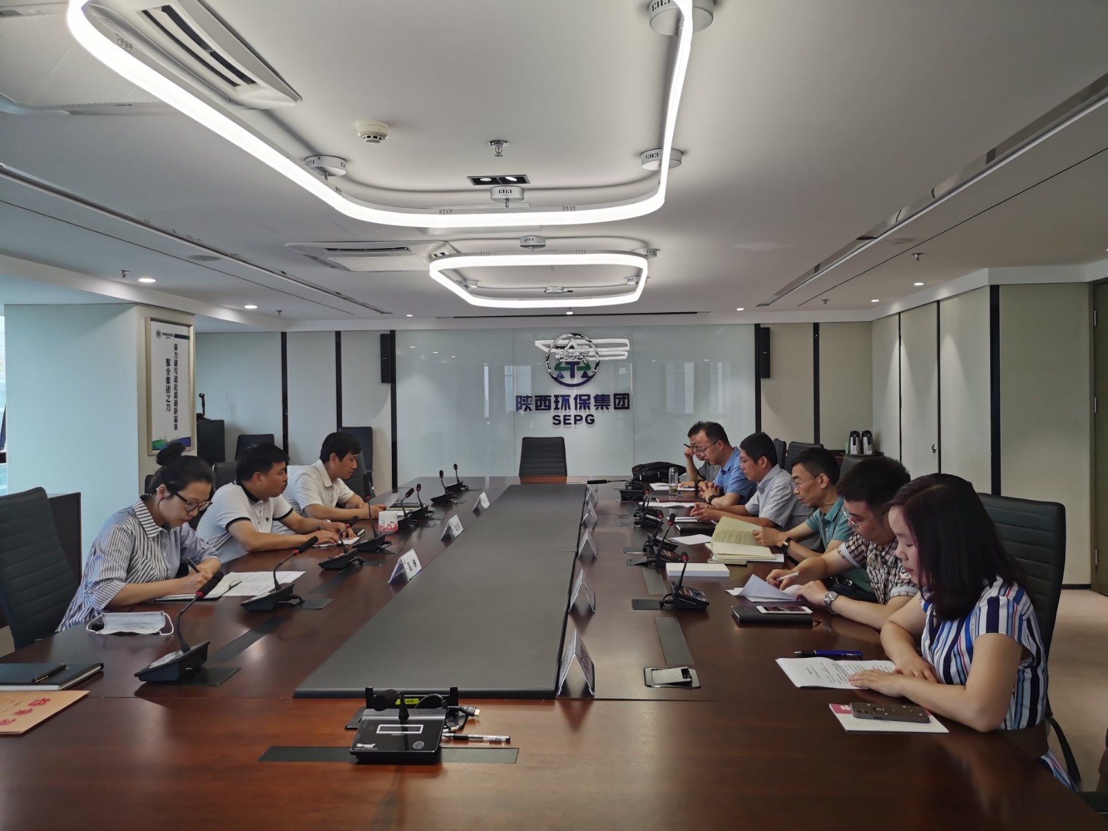陕西J9集团集团纪委组织6名新任职辅导干部参与廉政考试及廉政发言