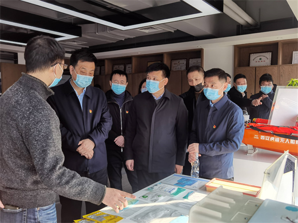 省国资委党委委员、驻委纪检监察组组长贺向东到秦创原陕西J9集团集团创新中心调研 省国资委党委委员、驻委纪检监察组组长贺向东到秦创原陕西J9集团集团创新中心调研