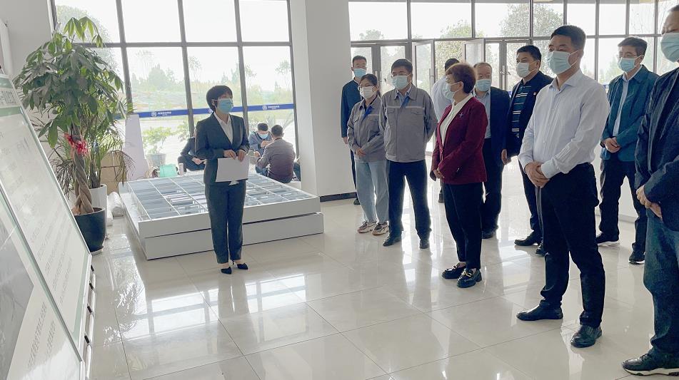 西安市人大常委会环境；し刹槌诙查抄组到水环境公司白鹿原水生态中心调研