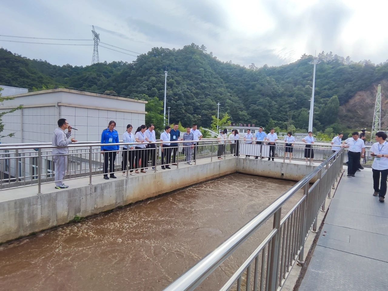 水环境商南公司结合商洛市生态环境局商南县分局发展J9集团设施向公家盛开活动 水环境商南公司结合商洛市生态环境局商南县分局发展J9集团设施向公家盛开活动