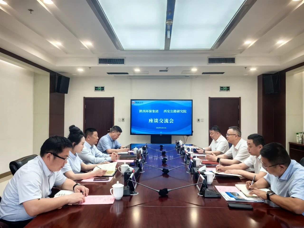 陕西J9集团集团与陕西交控集团西安公路钻研院座谈互换 陕西J9集团集团与陕西交控集团西安公路钻研院座谈互换